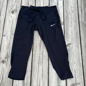 Women’s Nike dri-fit Capri Black Performance Leggings 2 pockets size medium